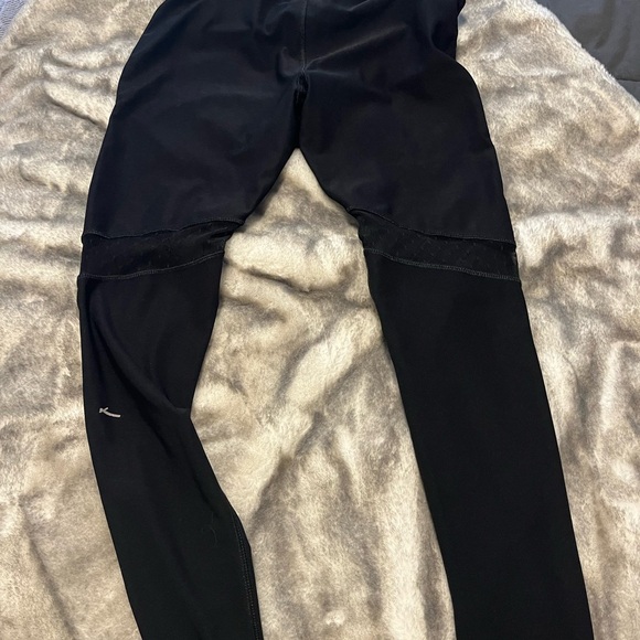 Black leggings with mesh details - Picture 2 of 4